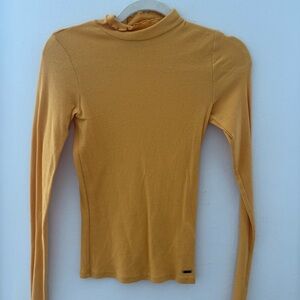 Hollister Women's Yellow Long Sleeve Top